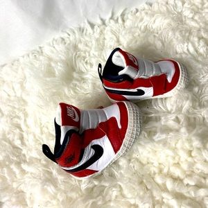 High top Nike soft bottom baby sneakers 1C